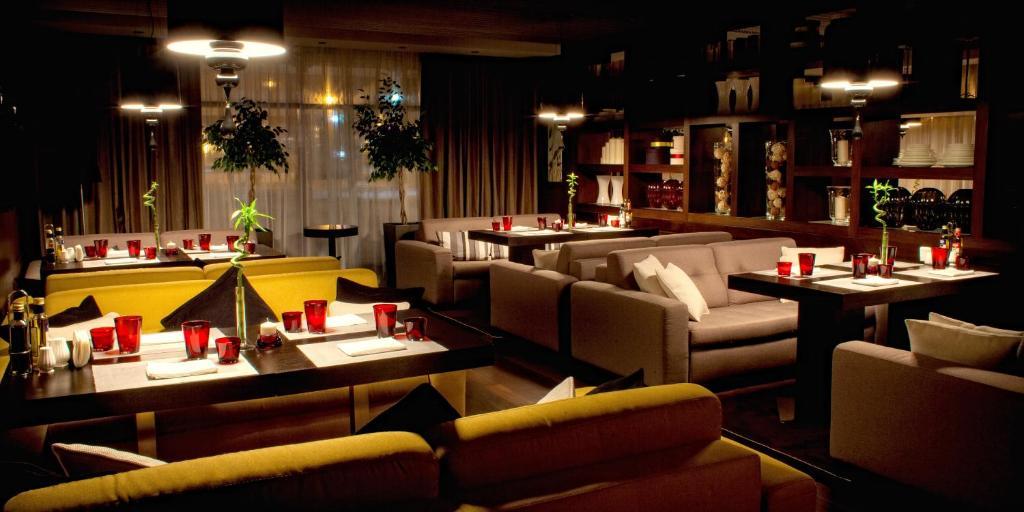 Voyage Hotel Karagandy Eksteriør bilde