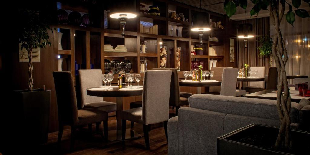 Voyage Hotel Karagandy Eksteriør bilde