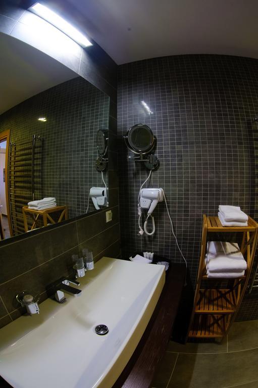Voyage Hotel Karagandy Eksteriør bilde